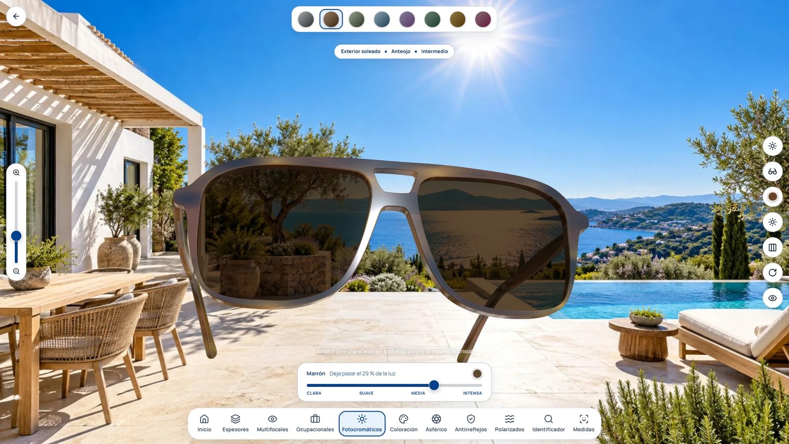 Simulador de fotocromáticos con un anteojo 3D de cristal marrón frente a una casa con pileta y mar, con el porcentaje de luz que deja pasar