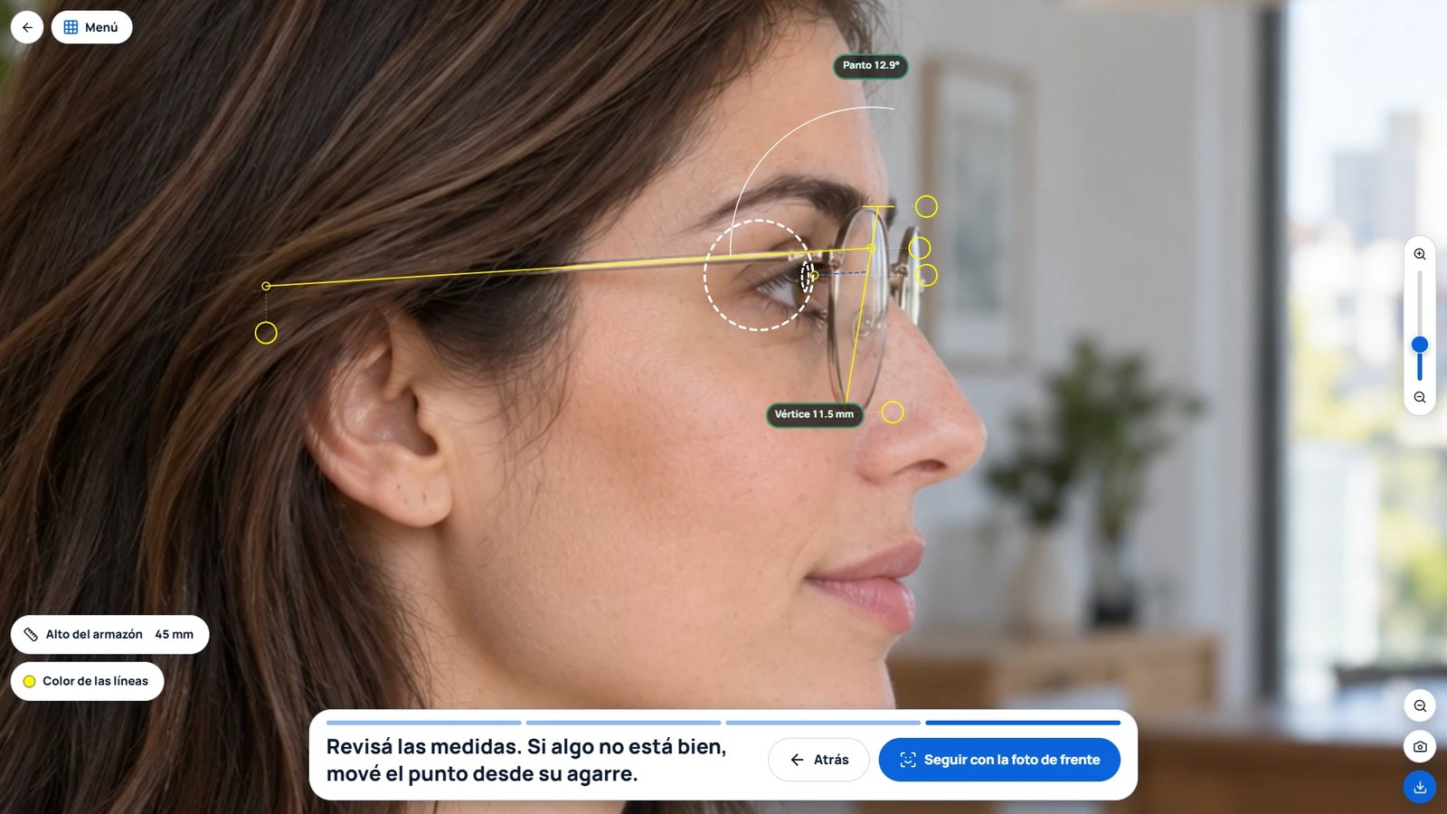 Foto lateral en Medidas con el plano del cristal, la patilla y el ojo marcados, y los valores de pantoscópico y distancia al vértice